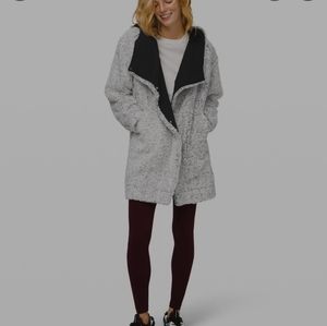 Lululemon warm restore sherpa wrap